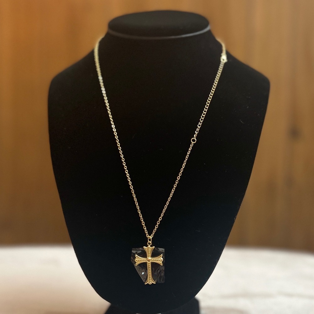 Stay Golden Ornate Flared Cross Pendant Necklace Cable‎ Chain